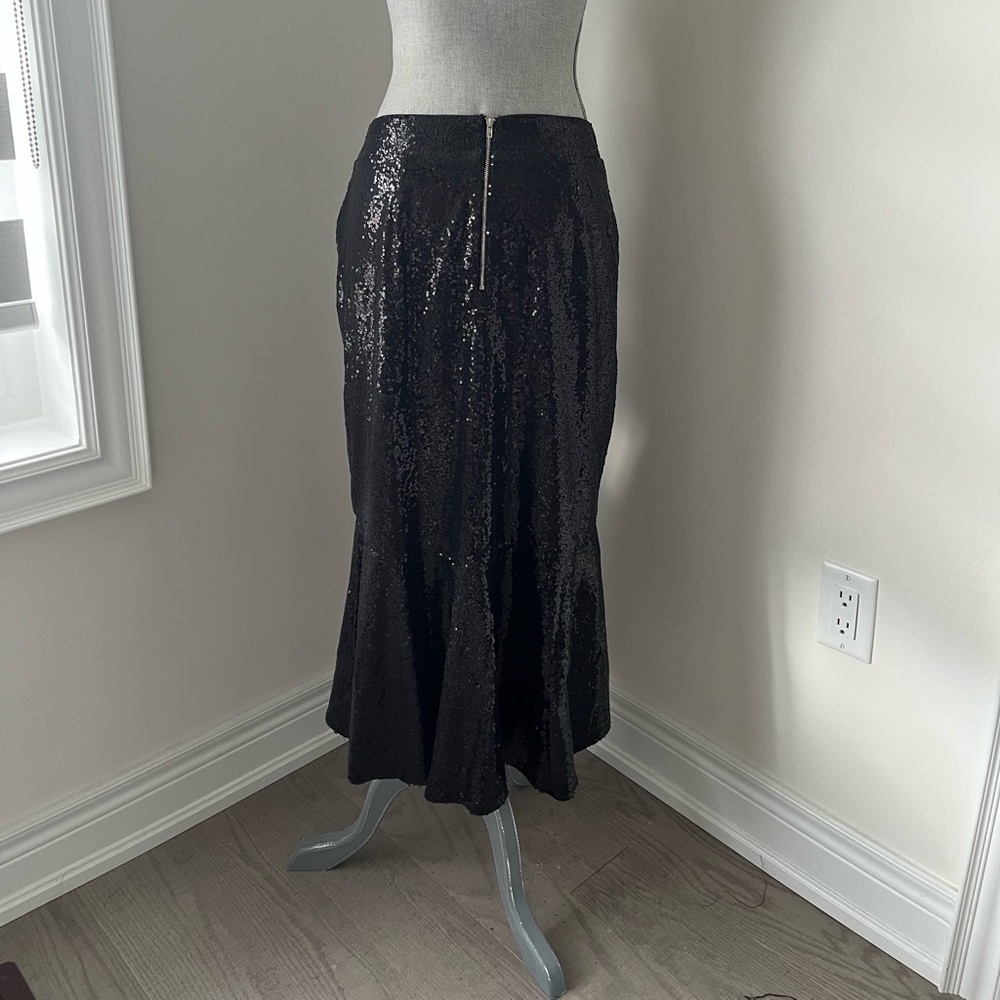 Black sequin fitted- flare trumpet midi skirt. Very flattering only worn once! - Picture 4 of 9